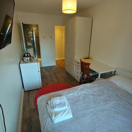 Ensuite Master Bedroom, Private Bathroom, Inside Family Home, Walking Distance To Harry Potter Watford  Esterno foto