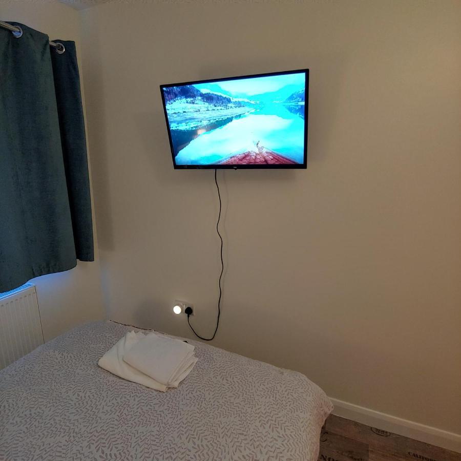 Ensuite Master Bedroom, Private Bathroom, Inside Family Home, Walking Distance To Harry Potter Watford  Esterno foto
