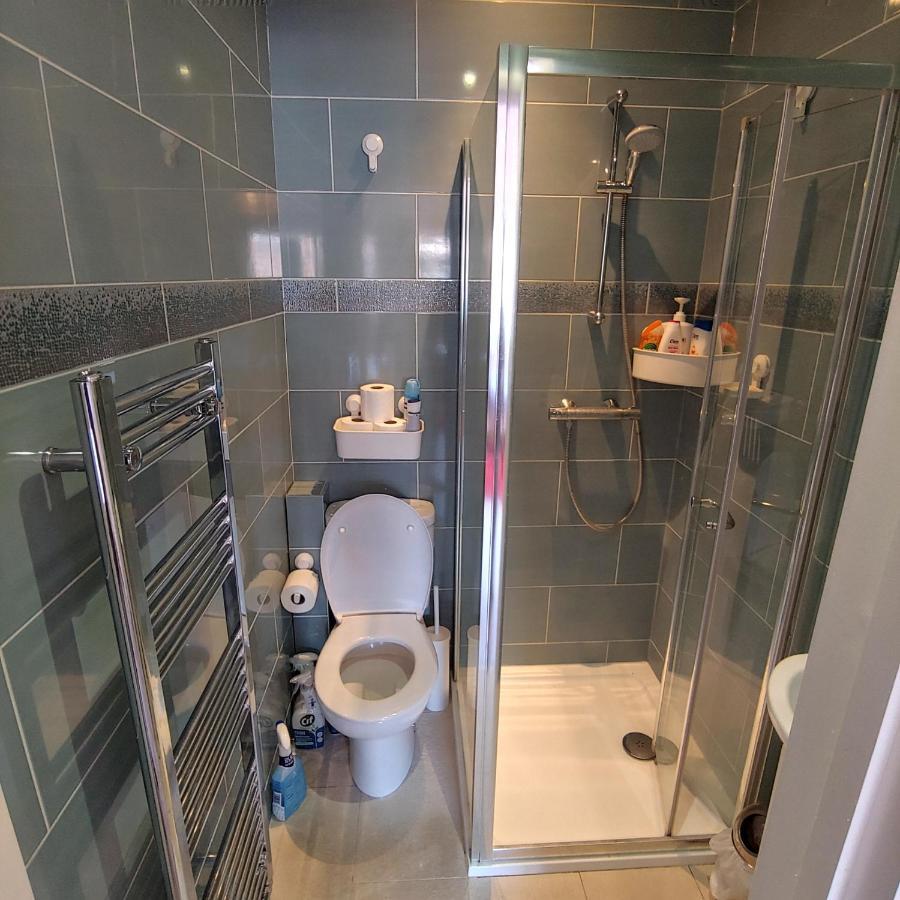Ensuite Master Bedroom, Private Bathroom, Inside Family Home, Walking Distance To Harry Potter Watford  Esterno foto