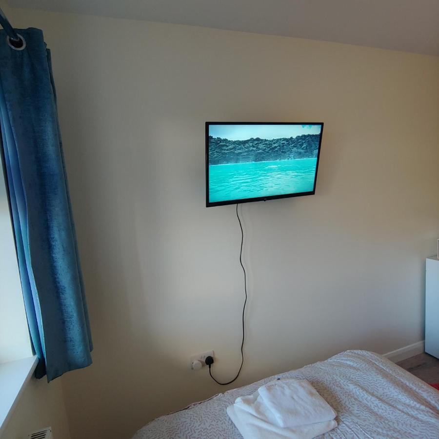 Ensuite Master Bedroom, Private Bathroom, Inside Family Home, Walking Distance To Harry Potter Watford  Esterno foto