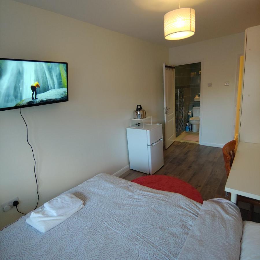 Ensuite Master Bedroom, Private Bathroom, Inside Family Home, Walking Distance To Harry Potter Studios Watford  Esterno foto