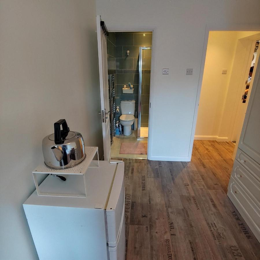 Ensuite Master Bedroom, Private Bathroom, Inside Family Home, Walking Distance To Harry Potter Watford  Esterno foto