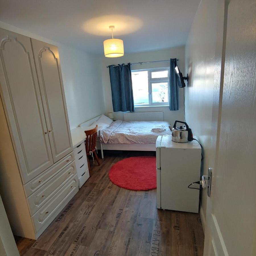 Ensuite Master Bedroom, Private Bathroom, Inside Family Home, Walking Distance To Harry Potter Studios Watford  Esterno foto