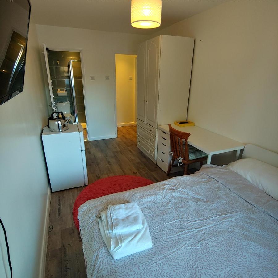 Ensuite Master Bedroom, Private Bathroom, Inside Family Home, Walking Distance To Harry Potter Studios Watford  Esterno foto