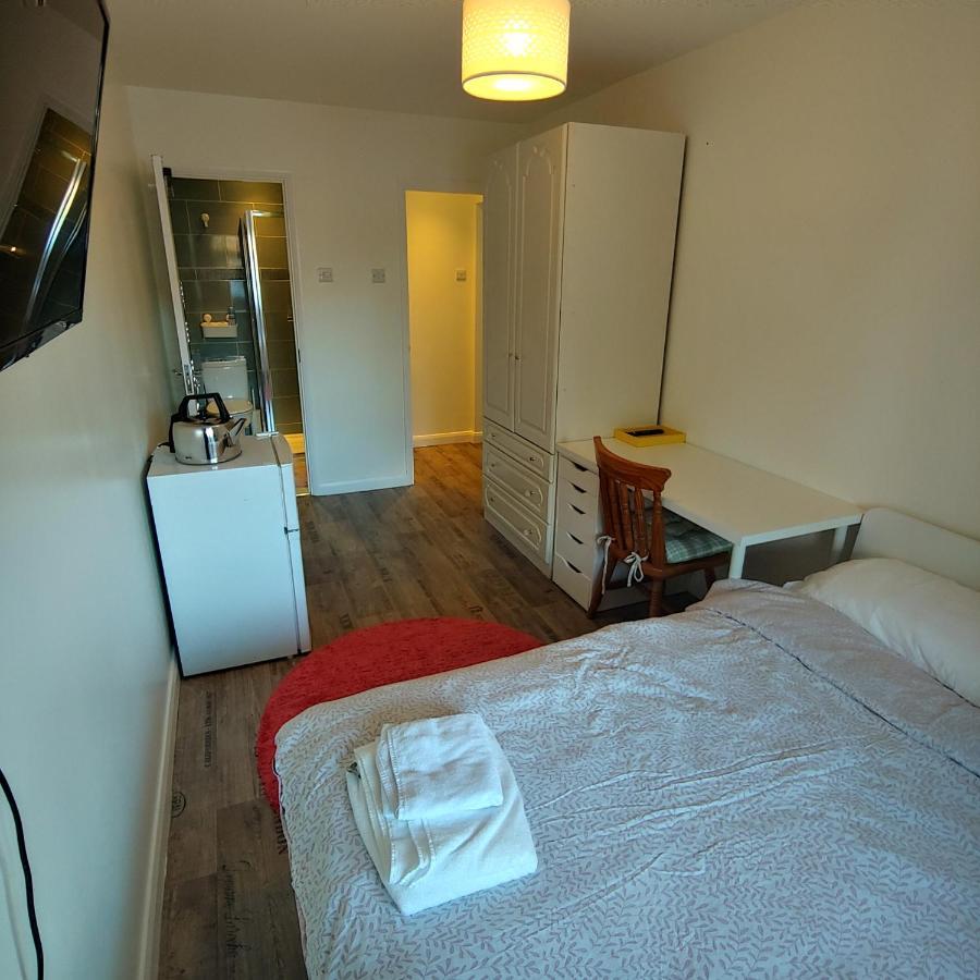 Ensuite Master Bedroom, Private Bathroom, Inside Family Home, Walking Distance To Harry Potter Watford  Esterno foto