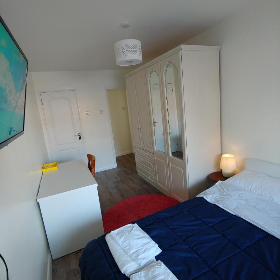 Ensuite Master Bedroom, Private Bathroom, Inside Family Home, Walking Distance To Harry Potter Studios Watford  Esterno foto