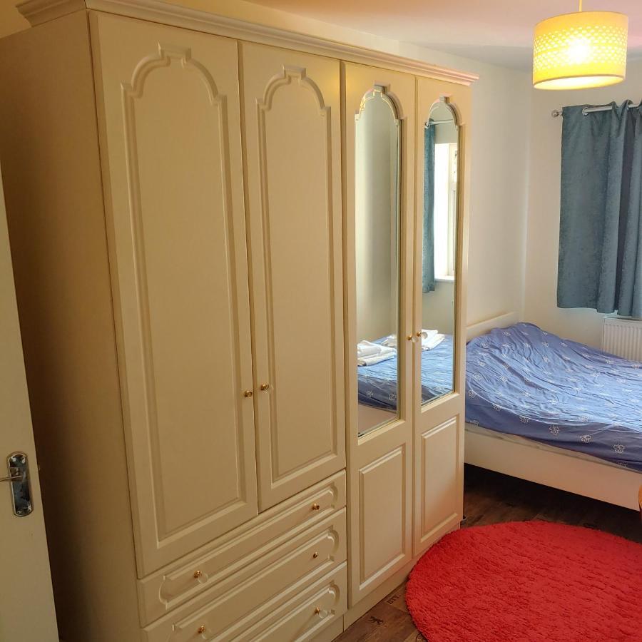 Ensuite Master Bedroom, Private Bathroom, Inside Family Home, Walking Distance To Harry Potter Studios Watford  Esterno foto